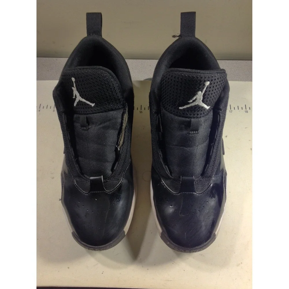 Jordan‎ Max Aura 6 Men's Size 9 Black White Low Top Basketball Shoes FQ8298-010